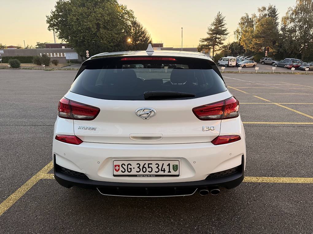 HYUNDAI i30-image-1