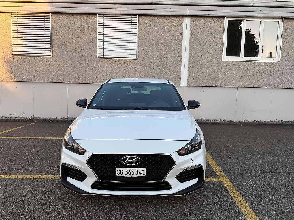 HYUNDAI i30-image-0