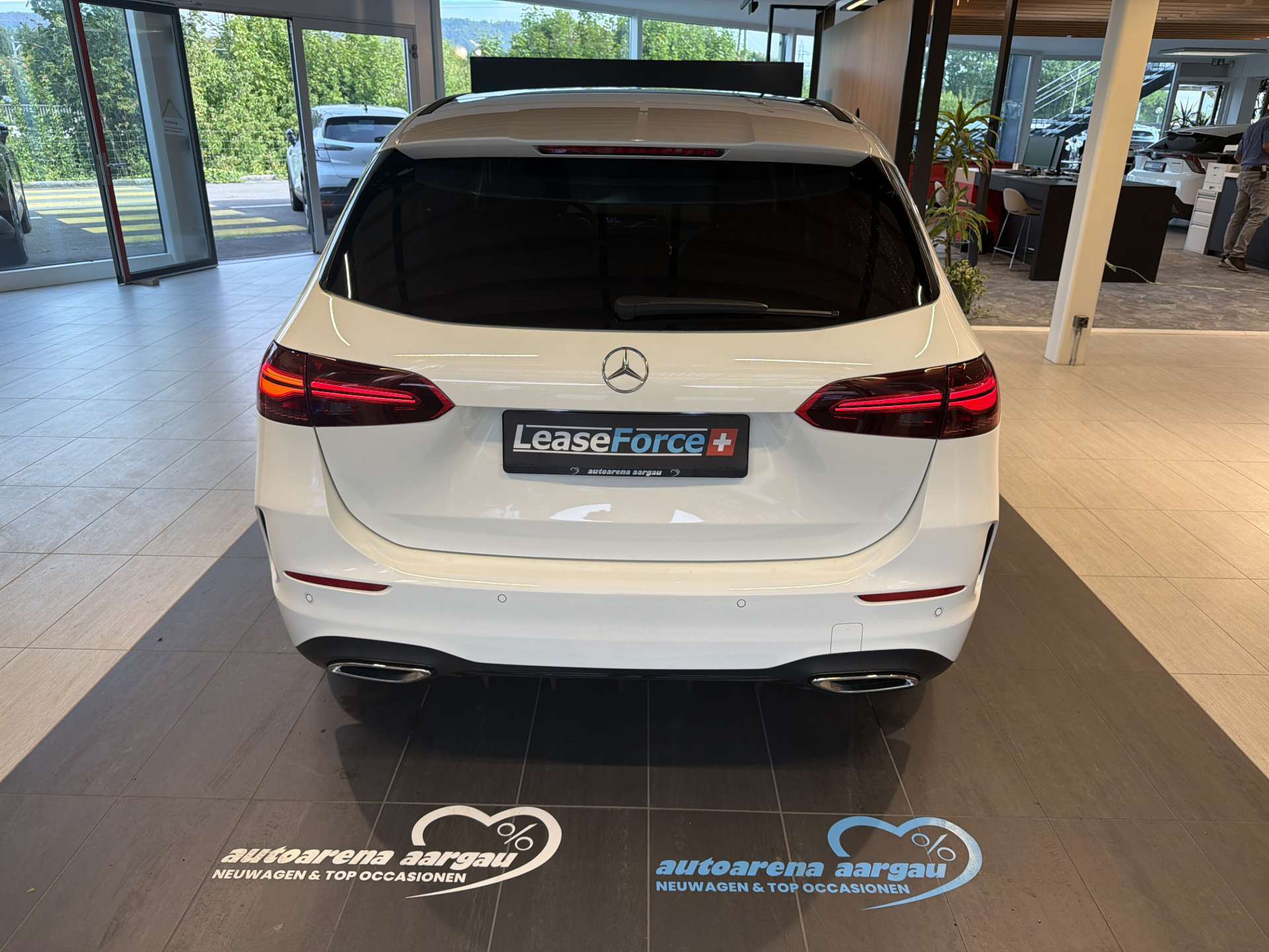 MERCEDES-BENZ B 250 4Matic AMG-Line 224PS DCT-Automat-image-12
