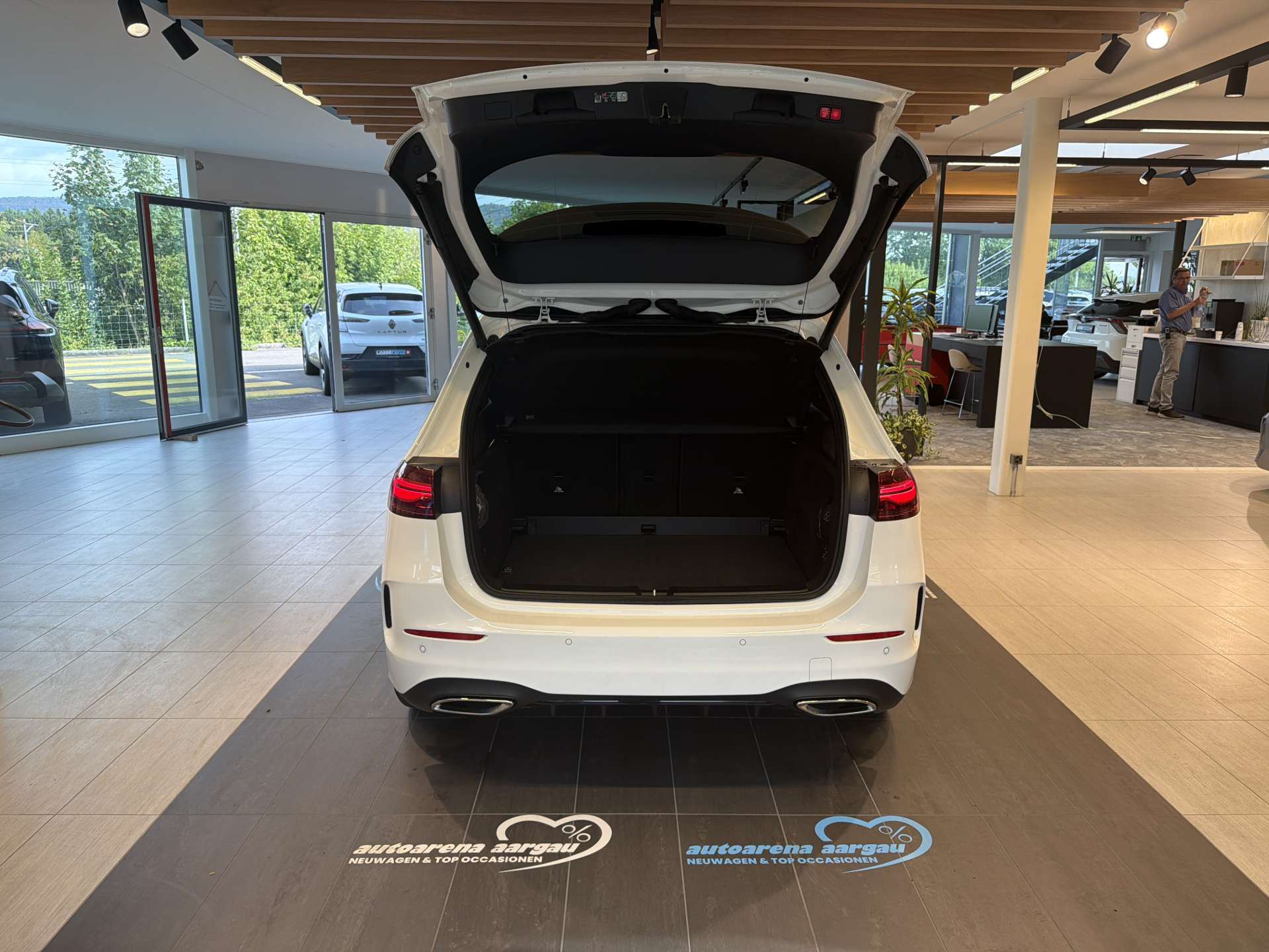 MERCEDES-BENZ B 250 4Matic AMG-Line 224PS DCT-Automat-image-7