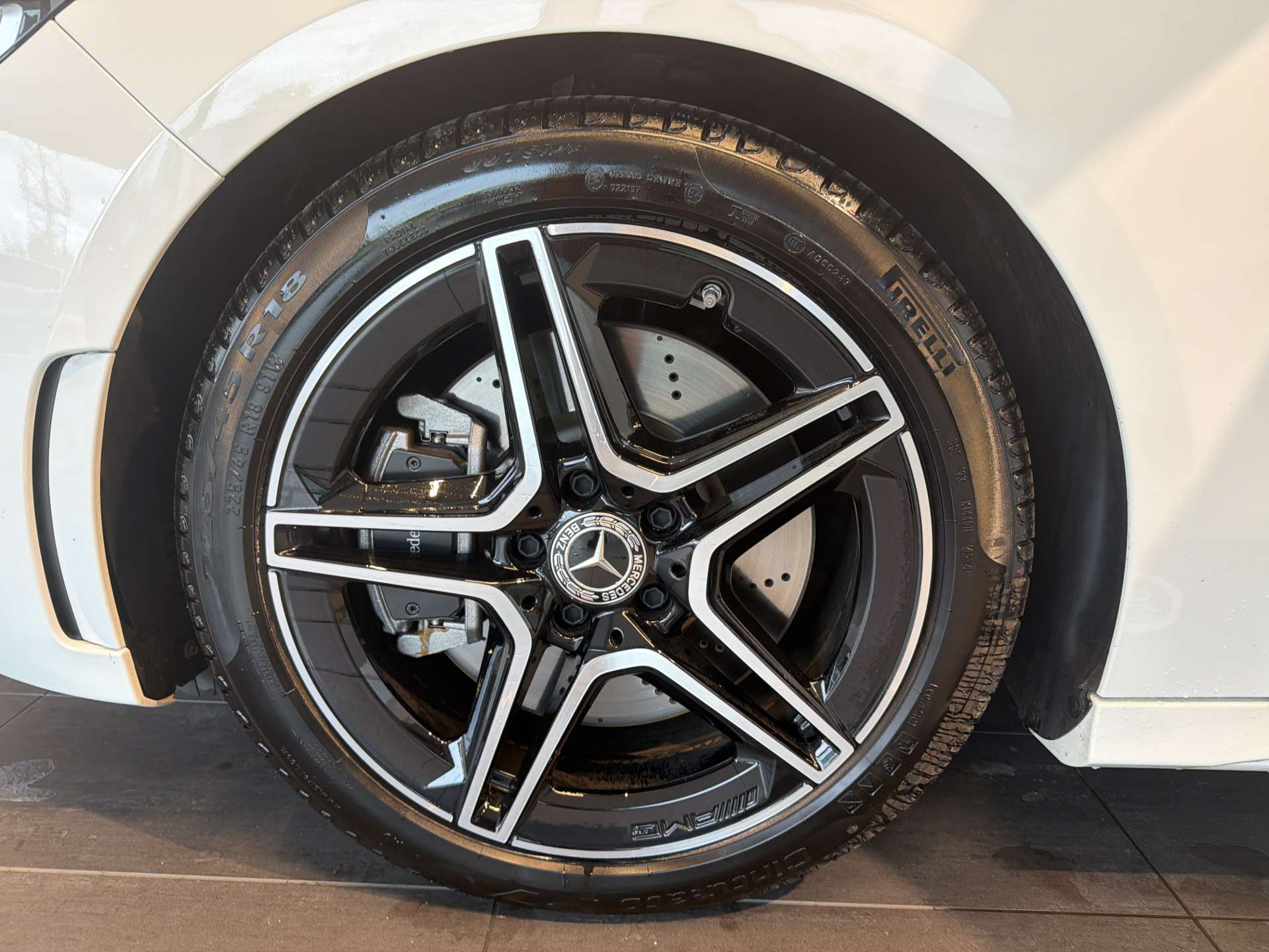 MERCEDES-BENZ B 250 4Matic AMG-Line 224PS DCT-Automat-image-8