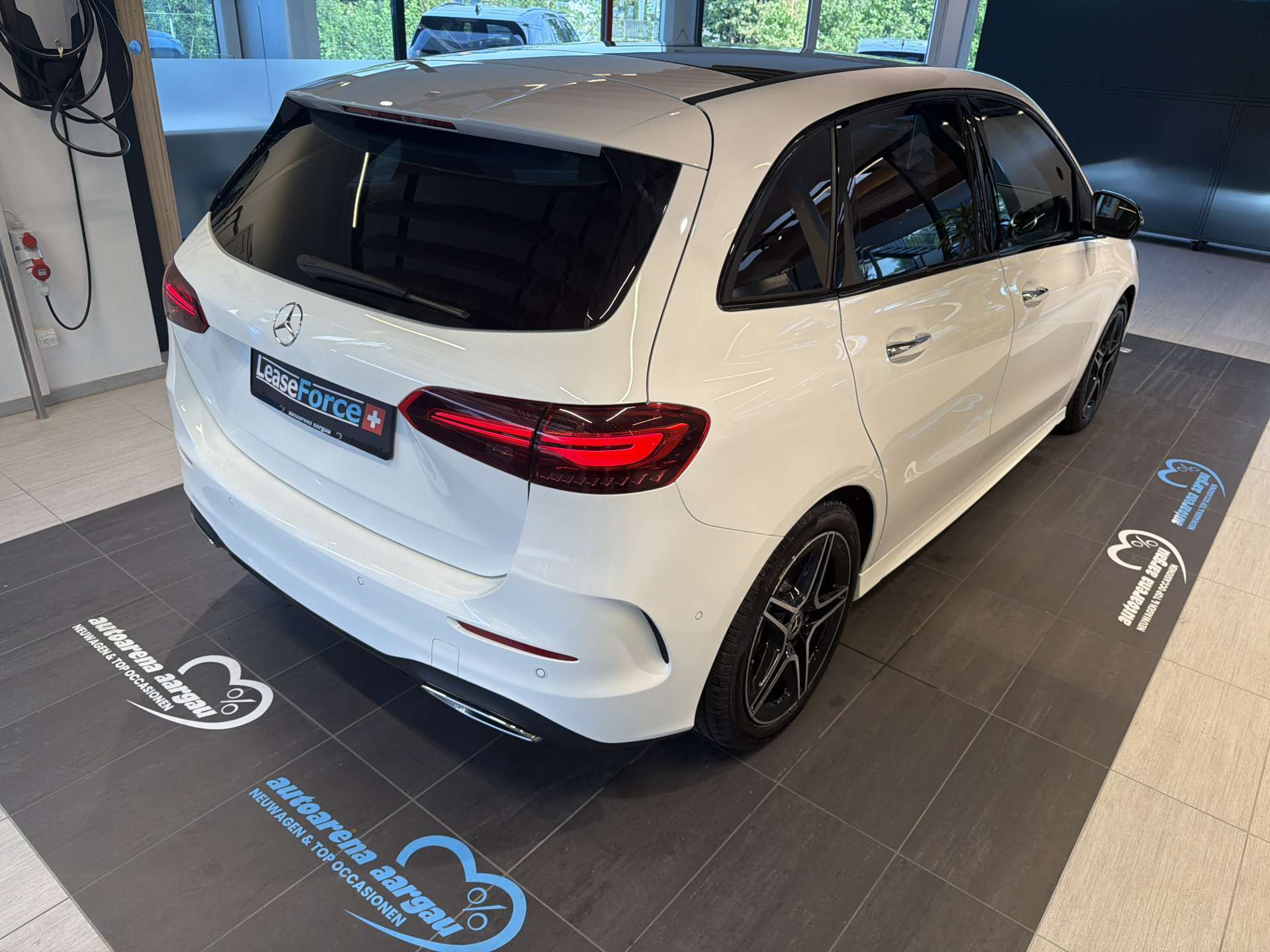 MERCEDES-BENZ B 250 4Matic AMG-Line 224PS DCT-Automat-image-2