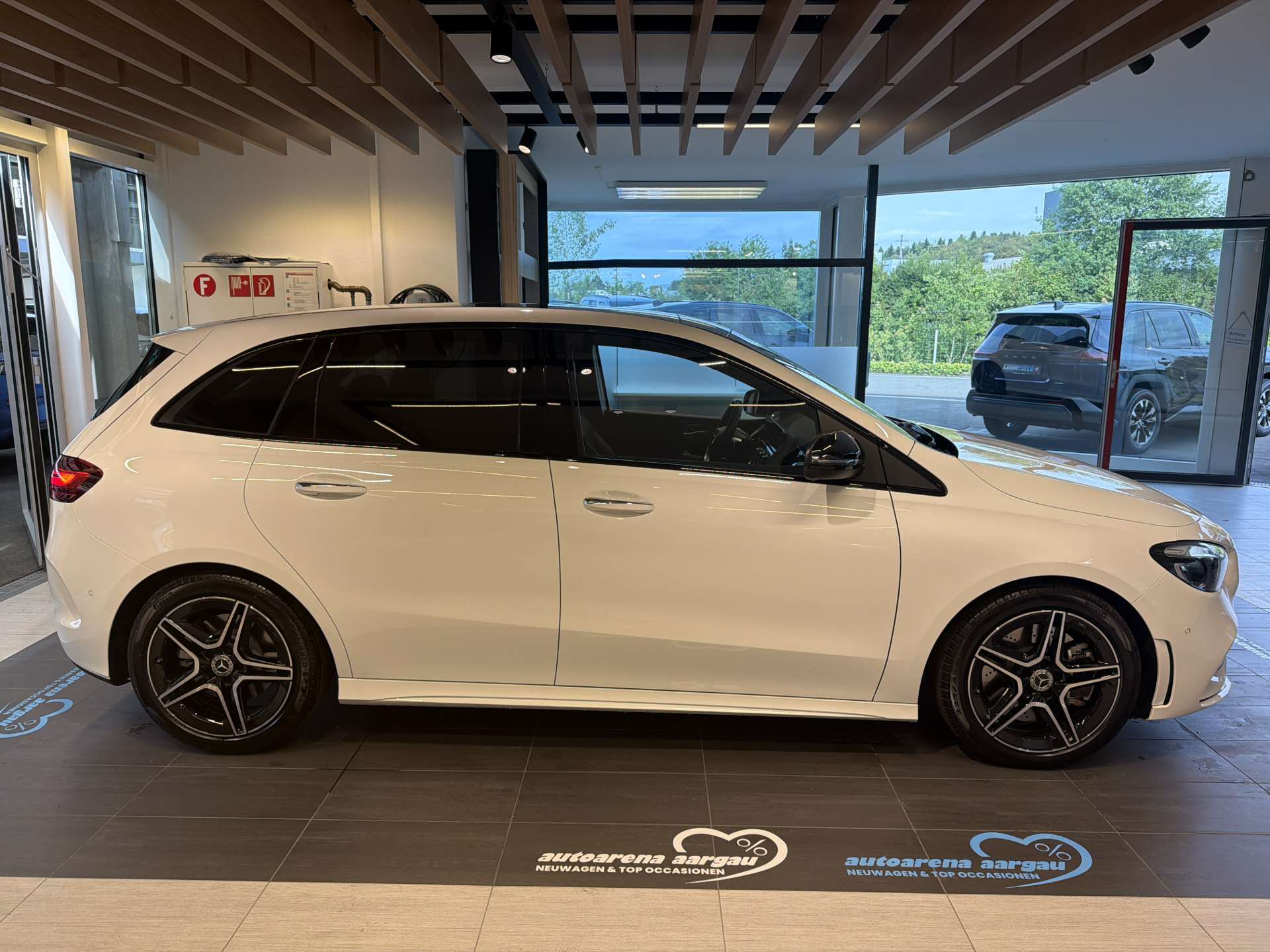 MERCEDES-BENZ B 250 4Matic AMG-Line 224PS DCT-Automat-image-13