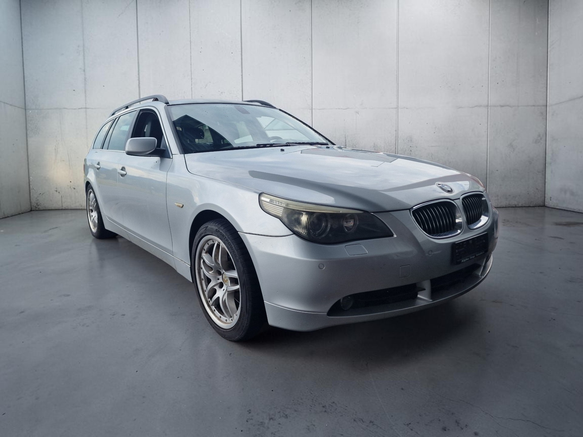 BMW 525xi Touring MFK 04.2025-showroom-element-1