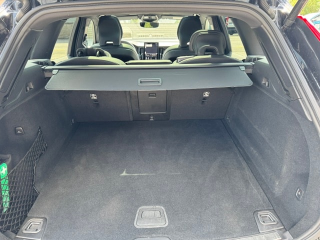 VOLVO XC60 2.0 B5 MH Black Edition AWD-image-12