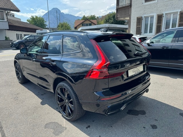 VOLVO XC60 2.0 B5 MH Black Edition AWD-image-4