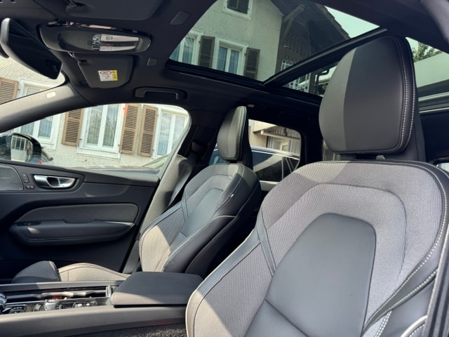VOLVO XC60 2.0 B5 MH Black Edition AWD-image-10