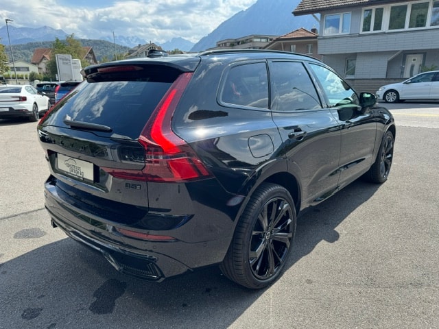 VOLVO XC60 2.0 B5 MH Black Edition AWD-image-2