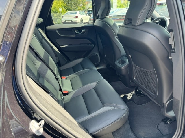 VOLVO XC60 2.0 B5 MH Black Edition AWD-image-15