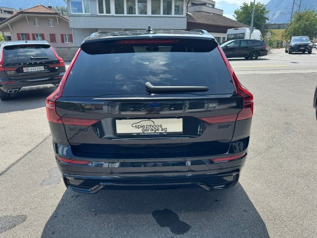 VOLVO XC60 2.0 B5 MH Black Edition AWD-image-3