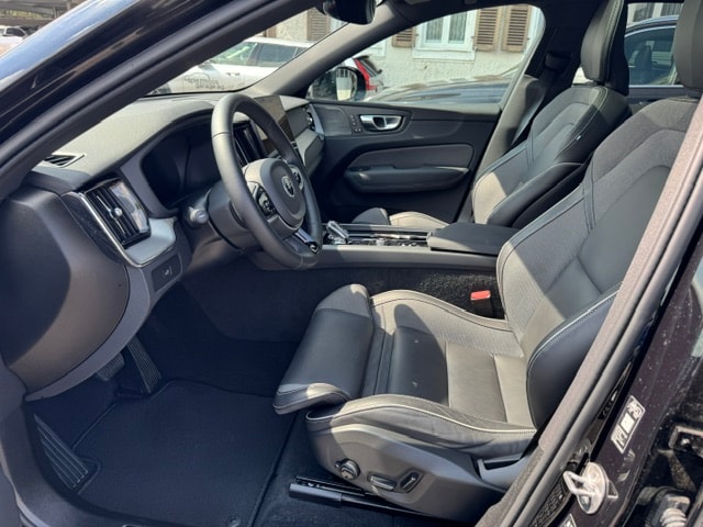 VOLVO XC60 2.0 B5 MH Black Edition AWD-image-9