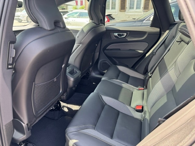 VOLVO XC60 2.0 B5 MH Black Edition AWD-image-11