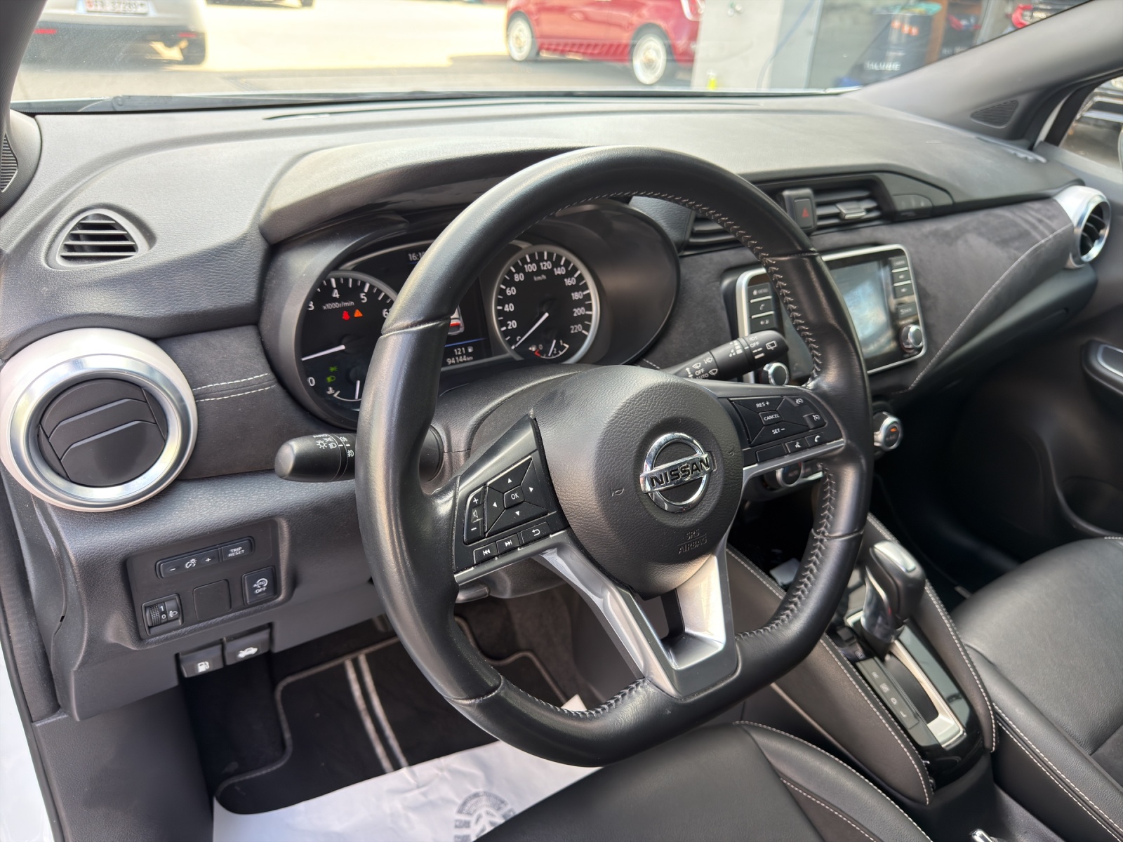 NISSAN Micra IG-T 100 n-sport Xtronic-image-22