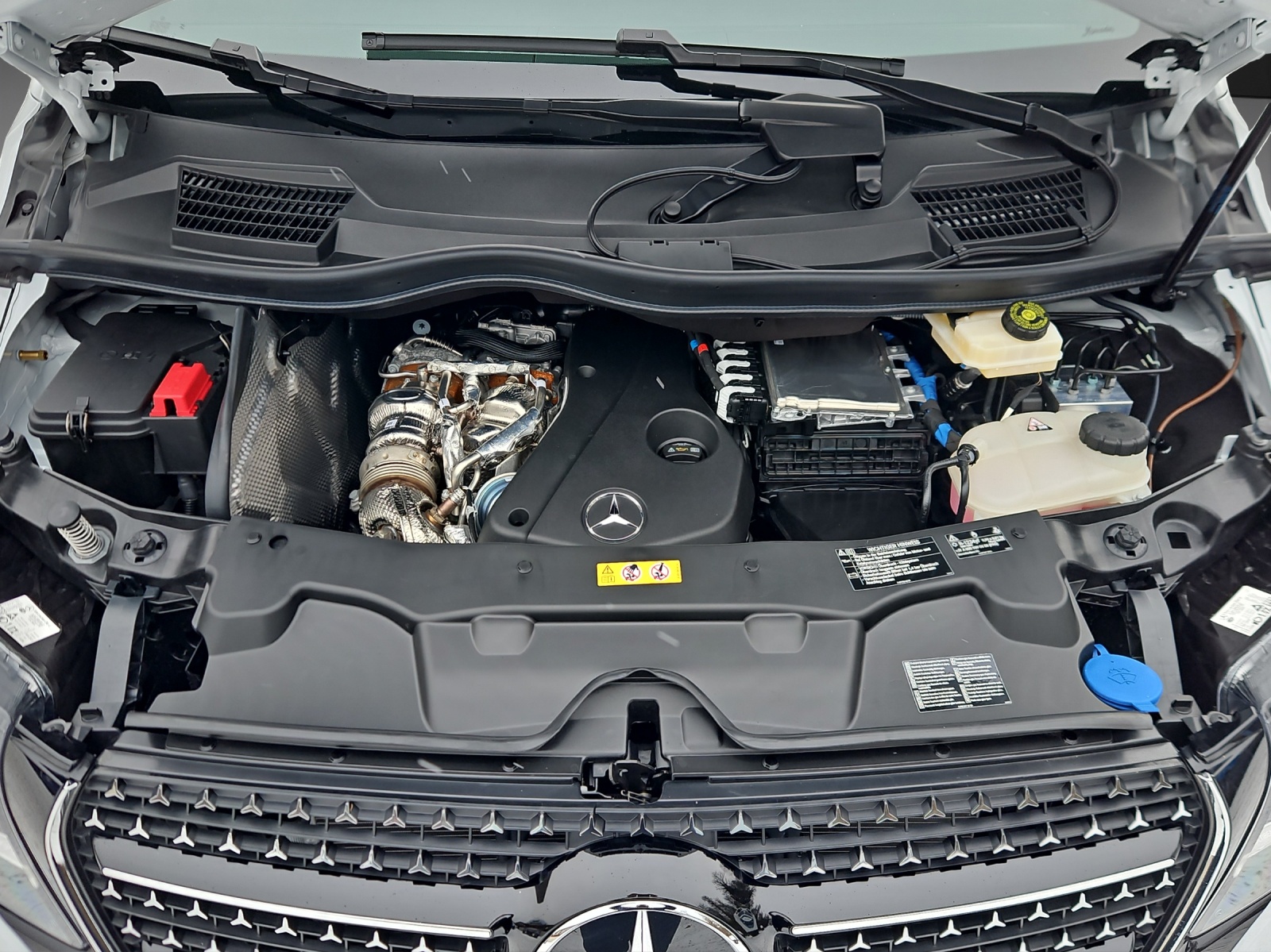 MERCEDES-BENZ V 300 d lang 4Matic Exclusive 9G-Tronic-image-12