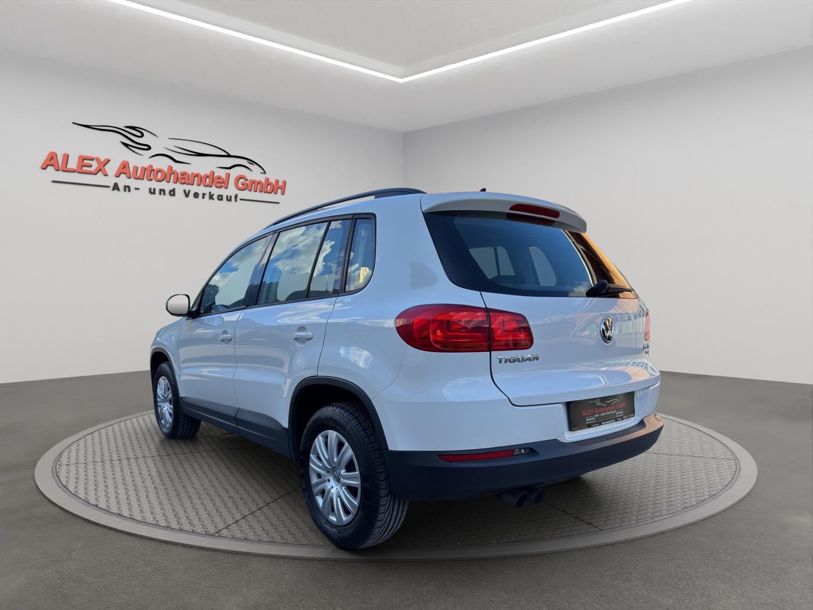 VW Tiguan 2.0 TDI BMT Design 4Motion-image-3