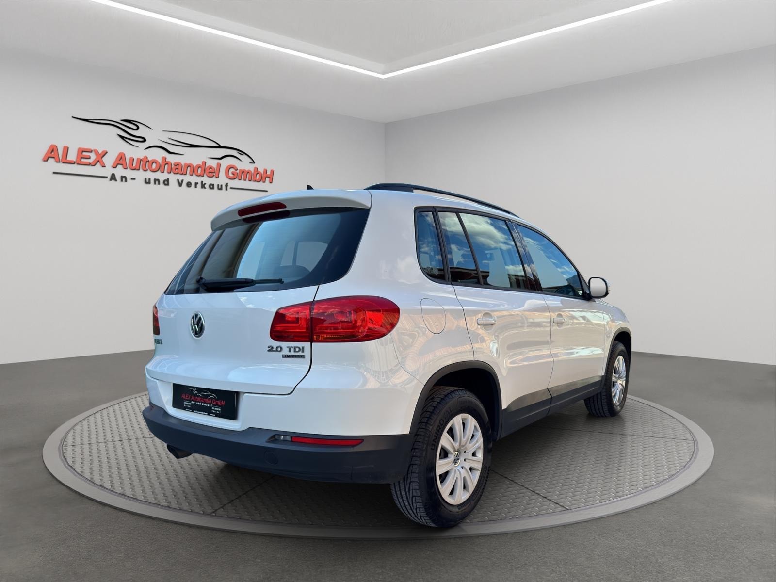 VW Tiguan 2.0 TDI BMT Design 4Motion-image-6