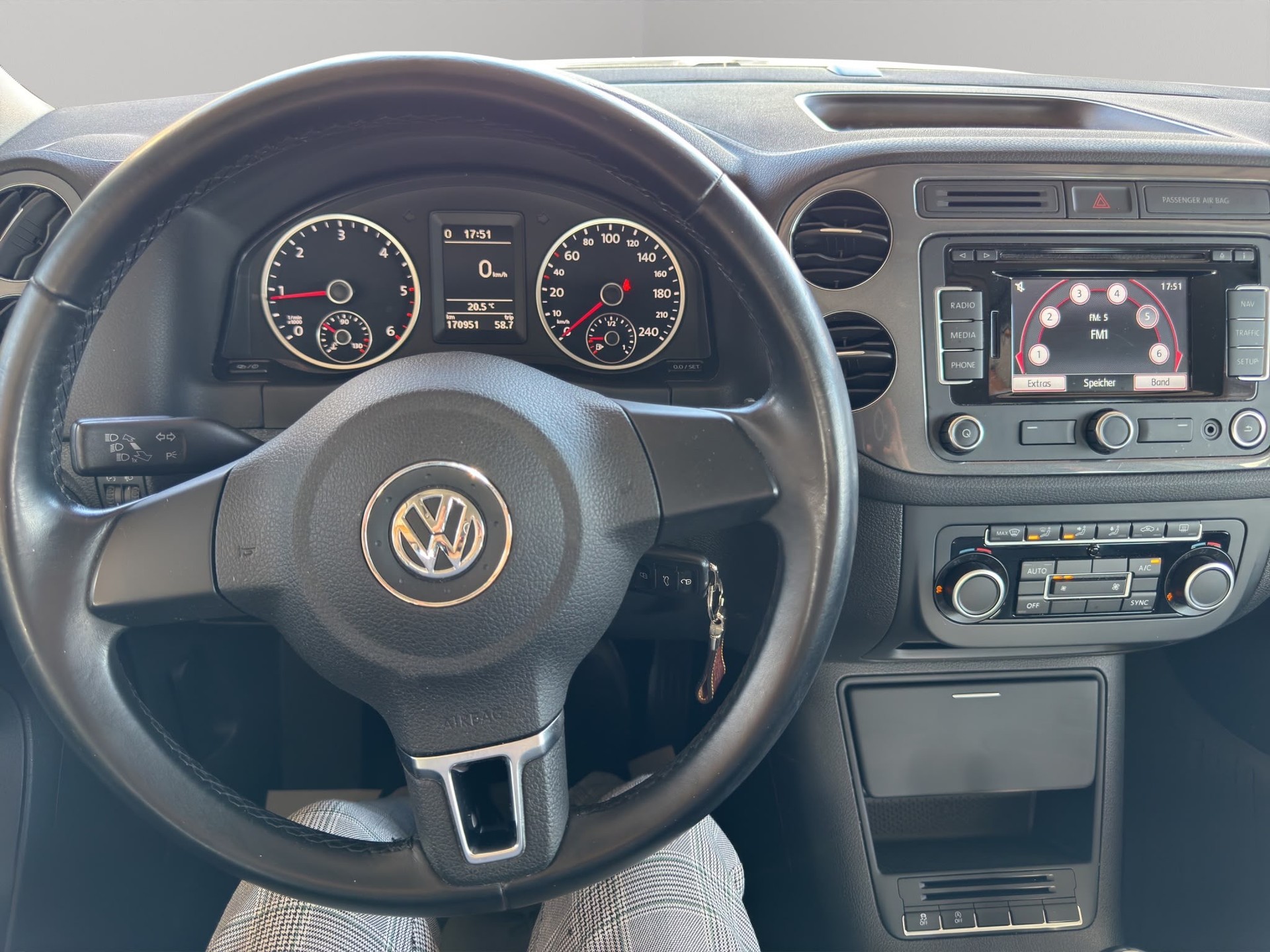 VW Tiguan 2.0 TDI BMT Design 4Motion-image-13