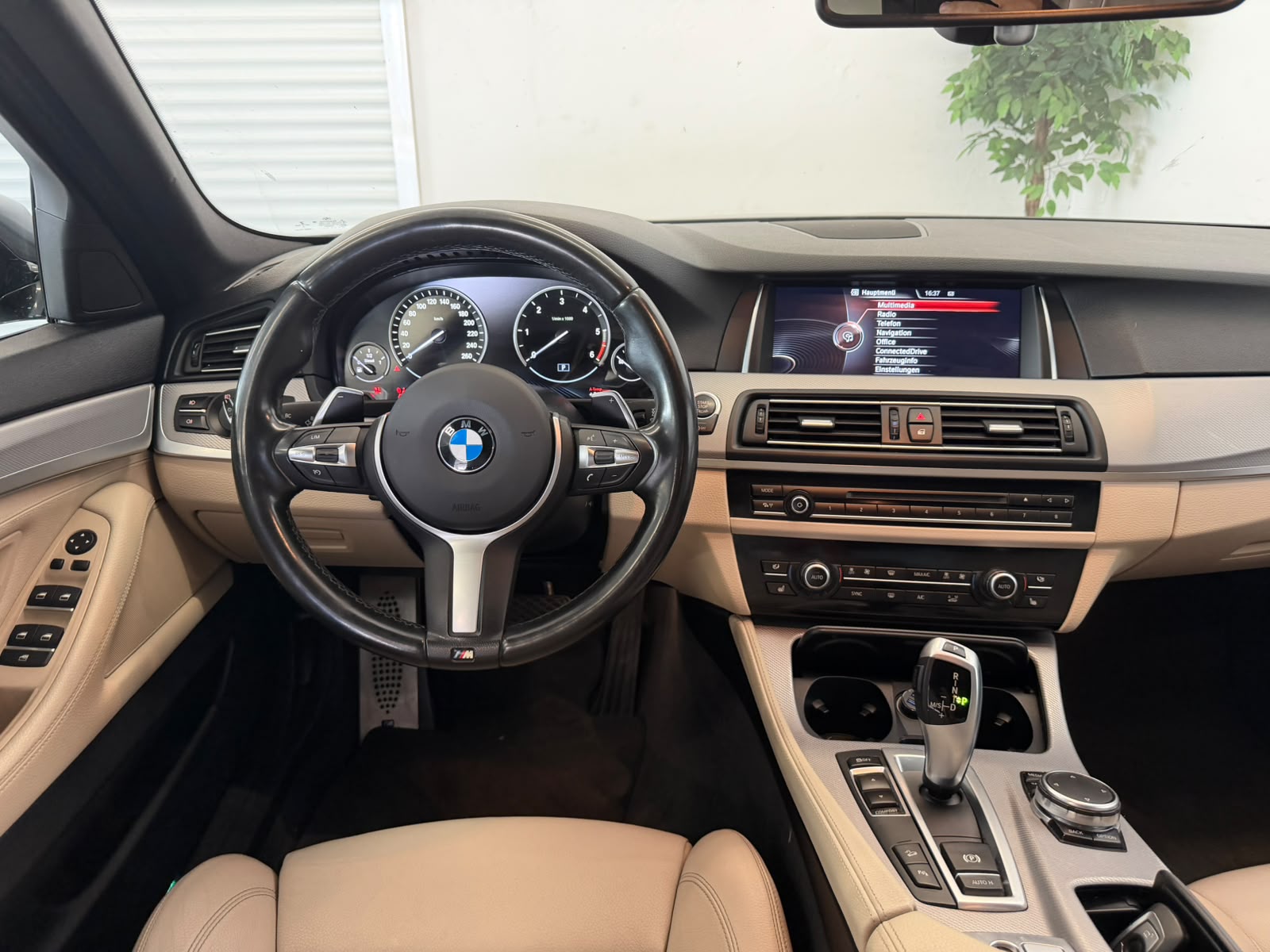 BMW 520d xDrive Luxury Line Steptronic-image-11