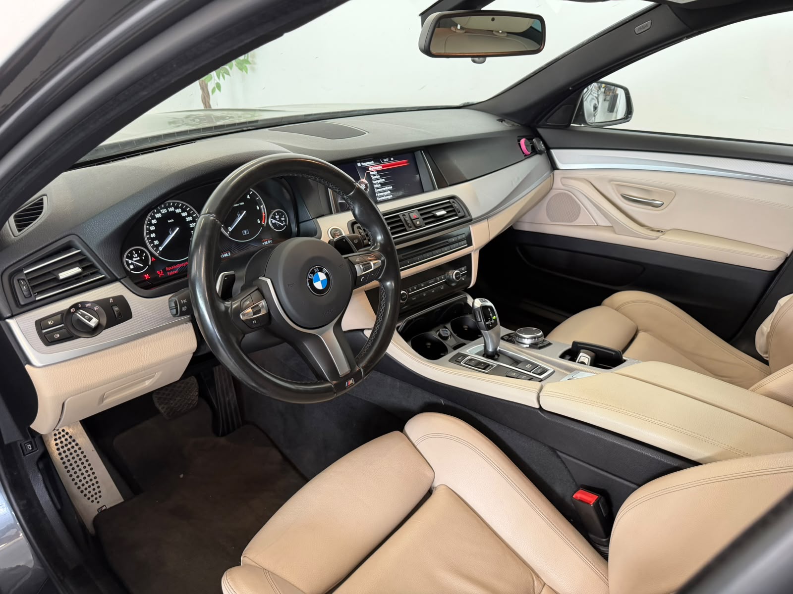 BMW 520d xDrive Luxury Line Steptronic-image-12
