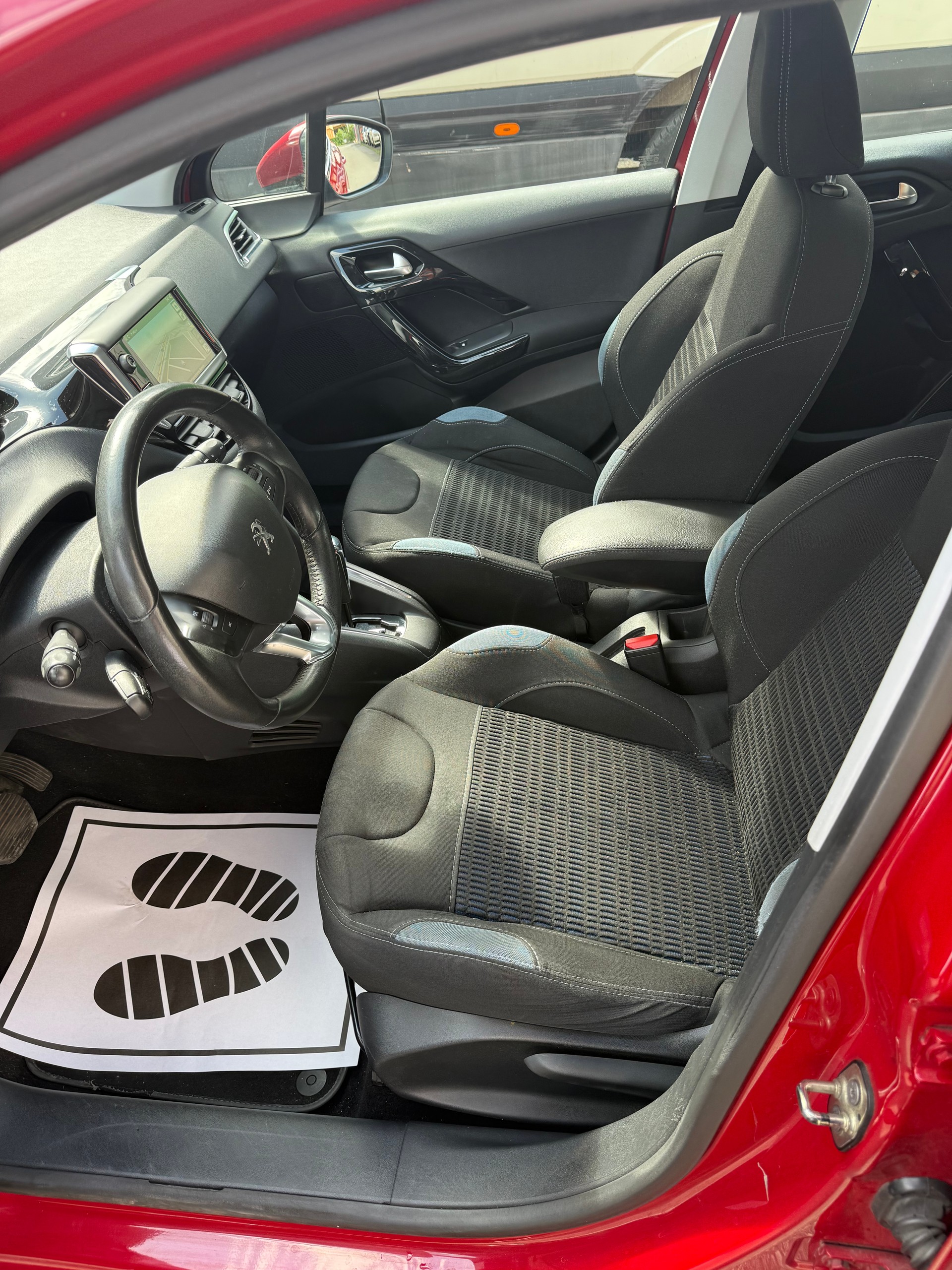 PEUGEOT 208 1.6 VTI - AUTOMATIK-image-6