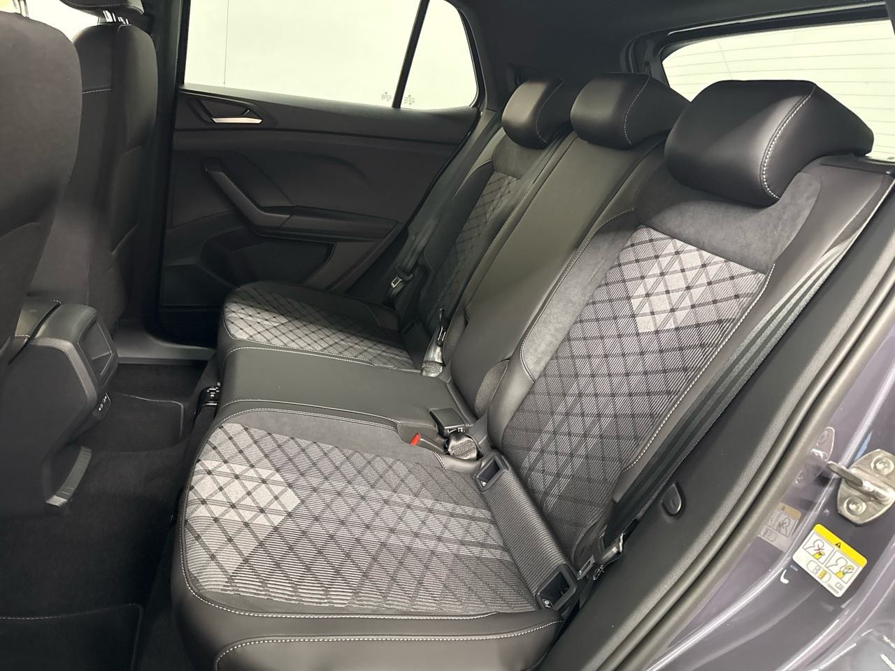 VW T-Cross 1.0TSI R-Line Black Limited 115-image-10