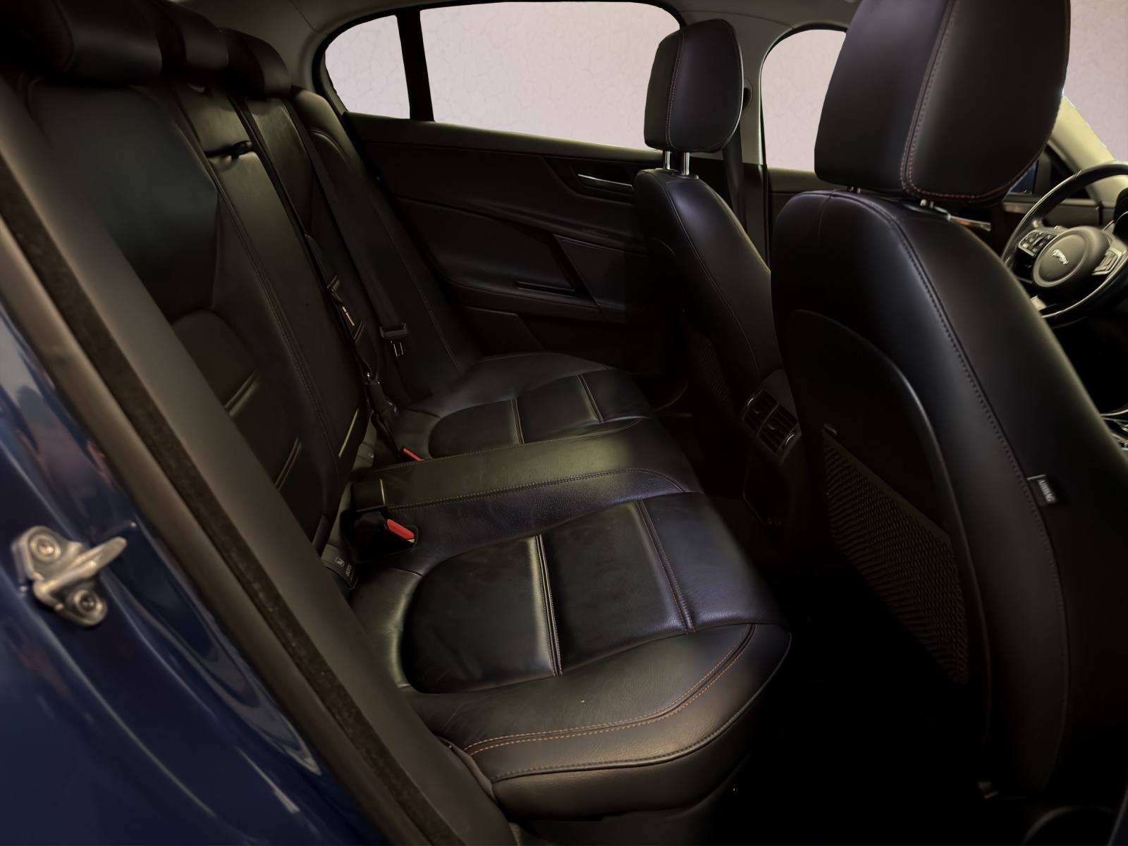 JAGUAR XE 20d Pure Automat-image-7