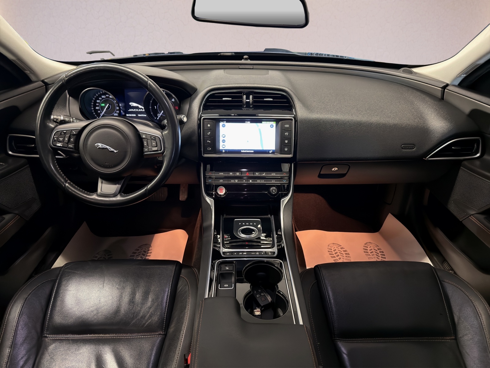 JAGUAR XE 20d Pure Automat-image-3