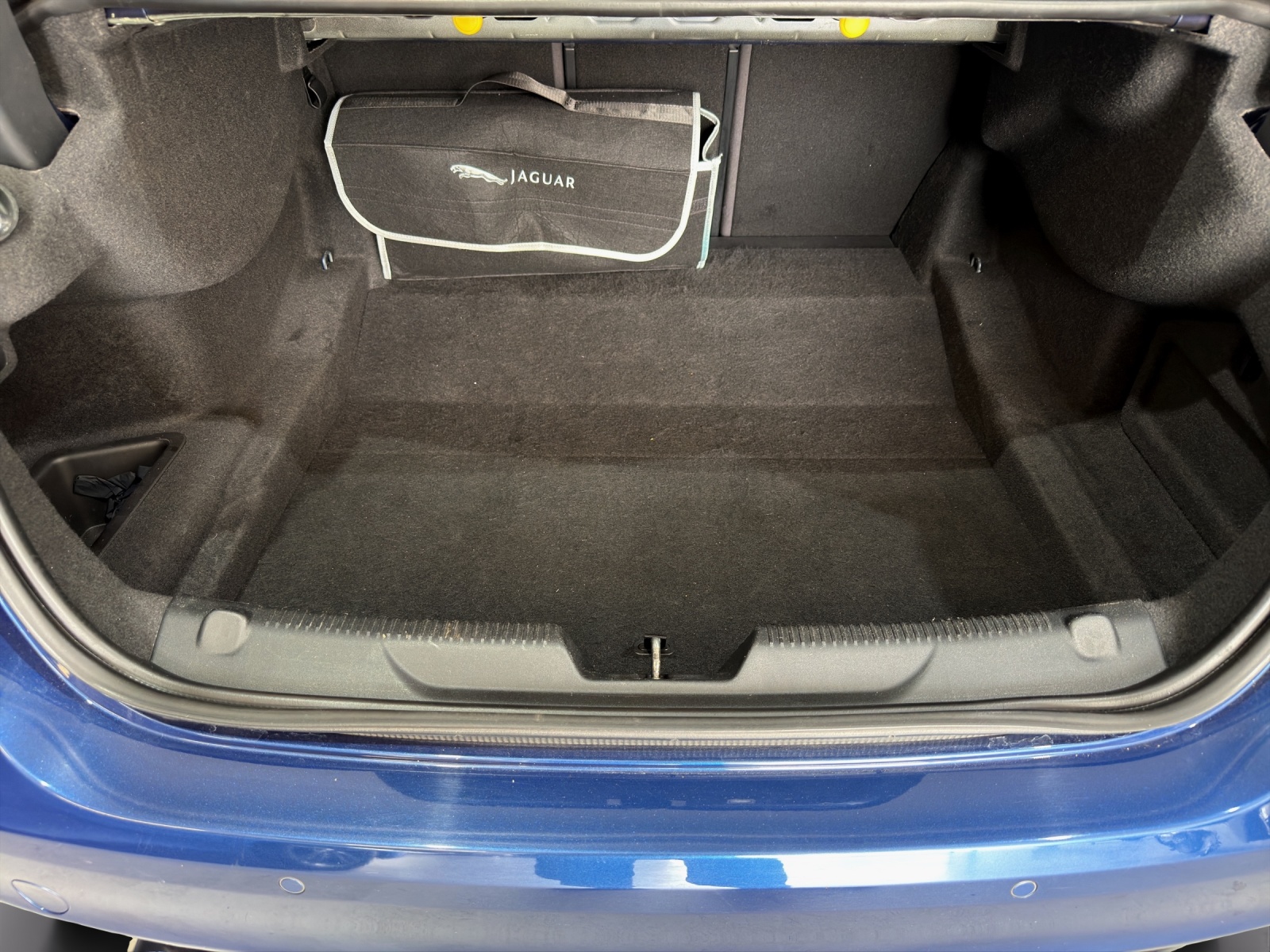 JAGUAR XE 20d Pure Automat-image-16