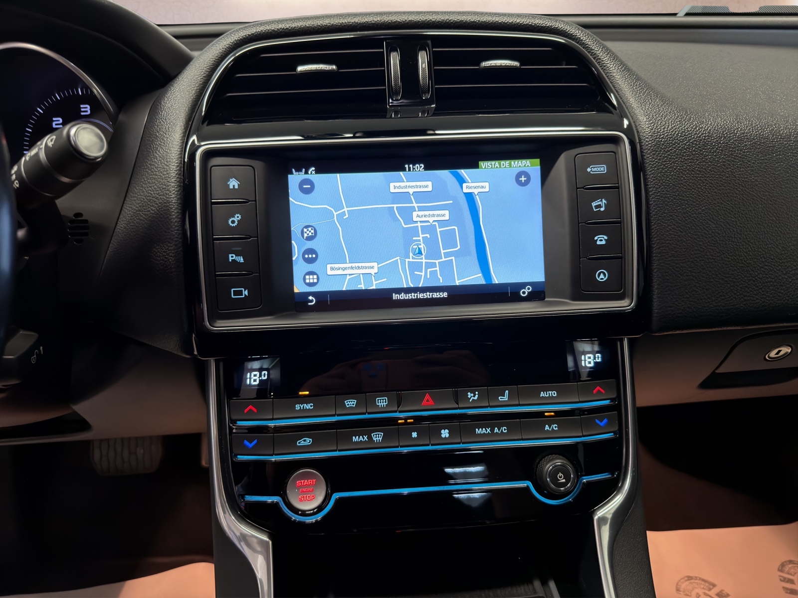 JAGUAR XE 20d Pure Automat-image-15