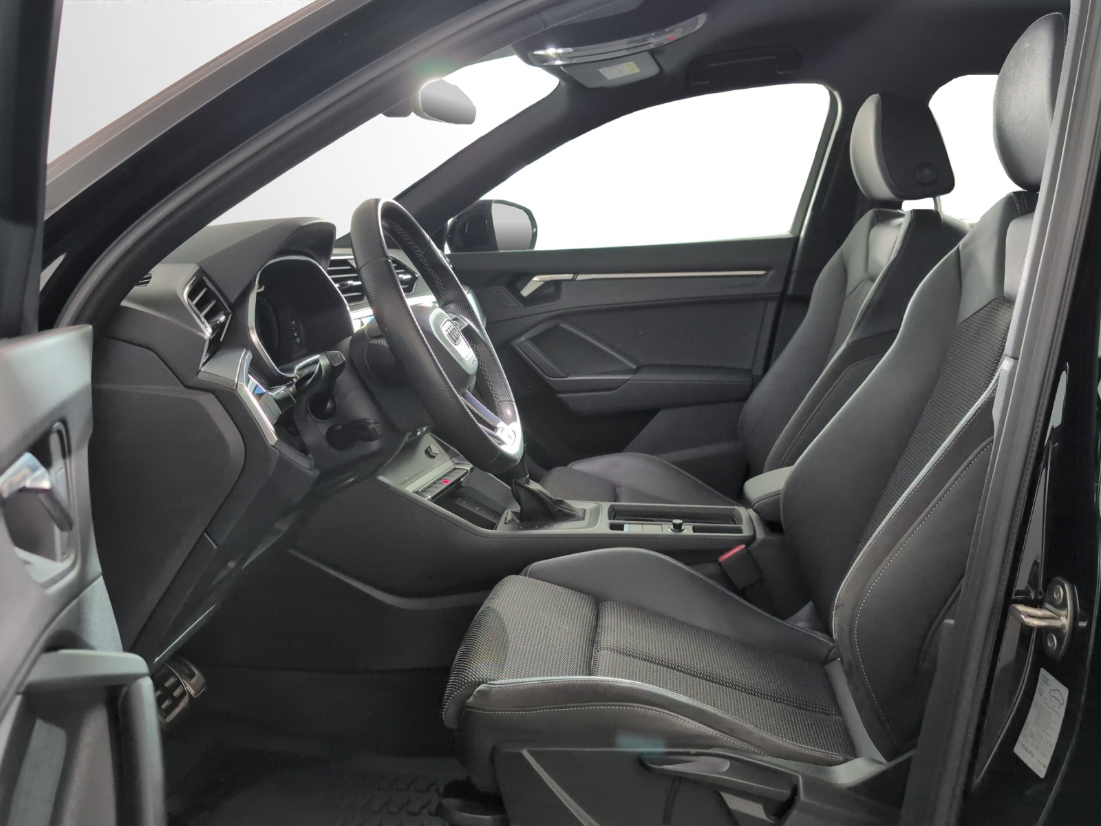 AUDI Q3 Sportback 45 TFSI S line quattro S-tronic-image-5