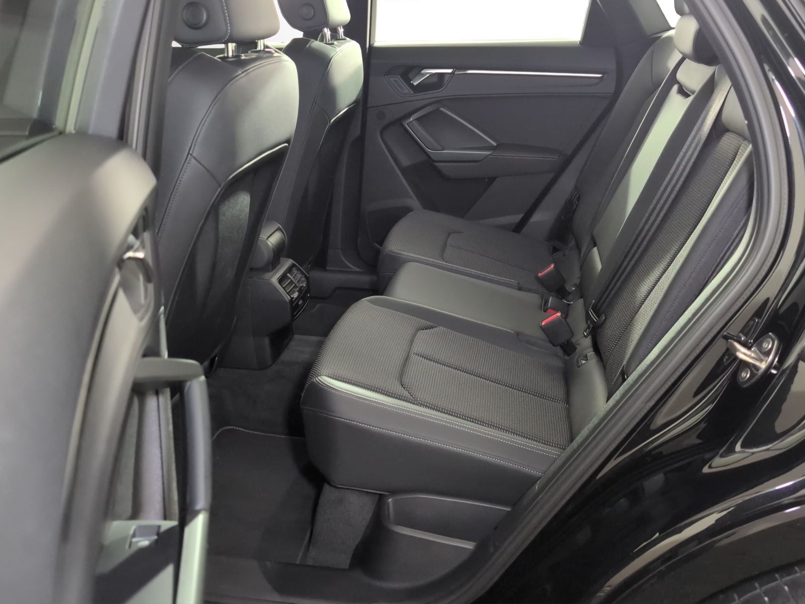 AUDI Q3 Sportback 45 TFSI S line quattro S-tronic-image-7