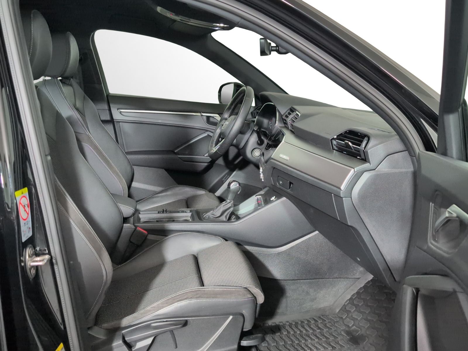 AUDI Q3 Sportback 45 TFSI S line quattro S-tronic-image-6