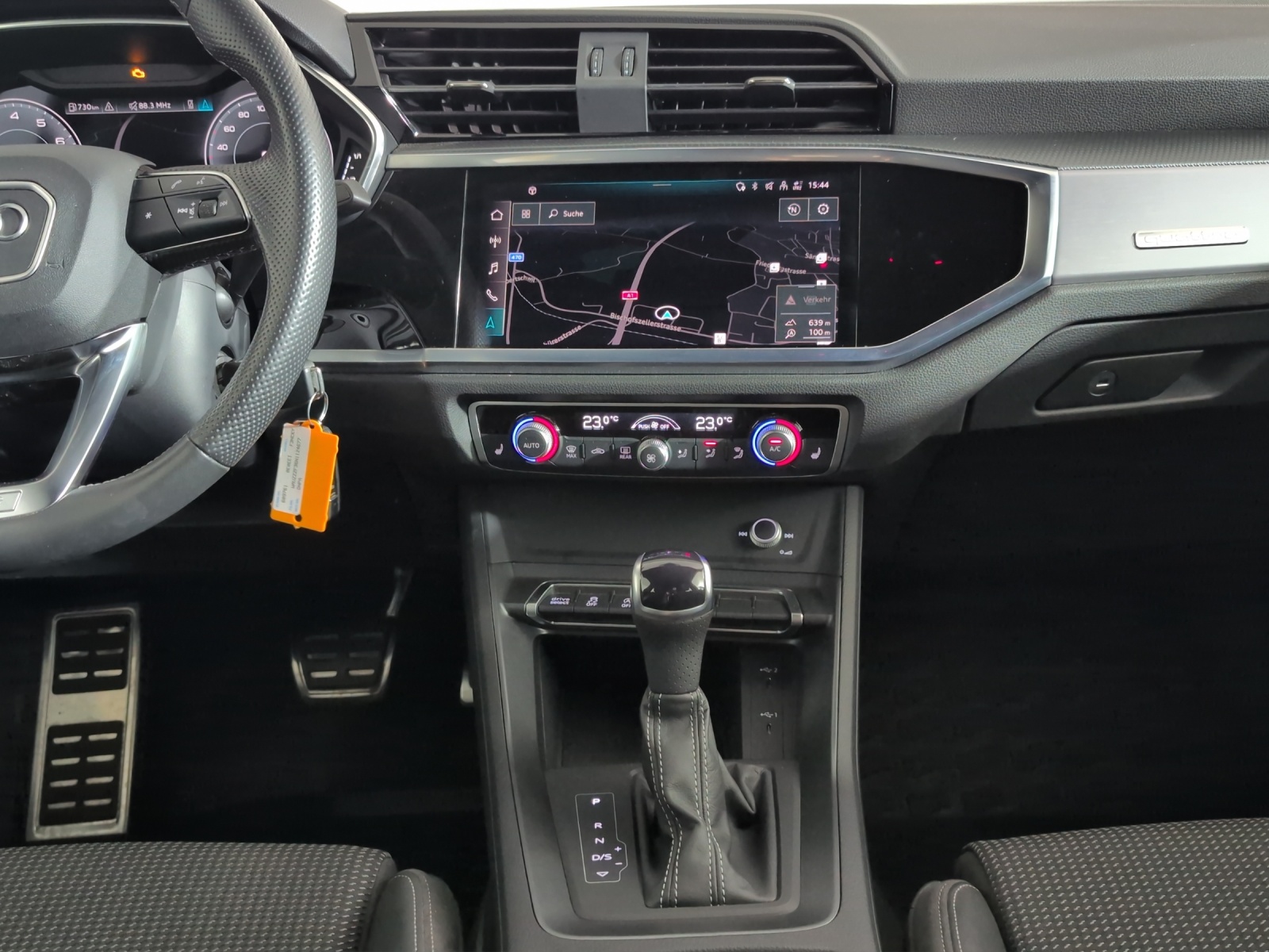 AUDI Q3 Sportback 45 TFSI S line quattro S-tronic-image-10