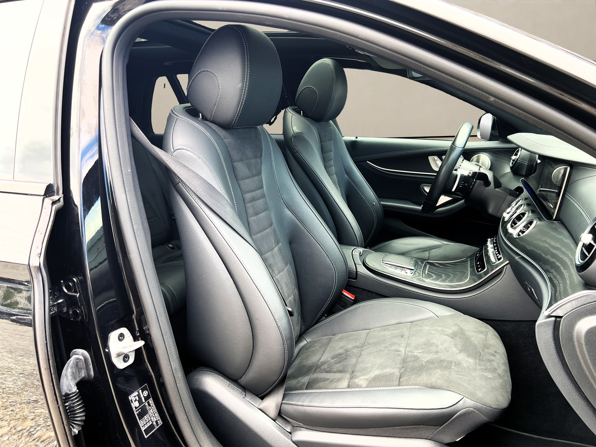 MERCEDES-BENZ E 220 d T 4Matic❗AMG Line❗9G-Tronic ✅CH-Fahrzeug aus 1. Hand mit einer TOP-Ausstattung✅-image-9