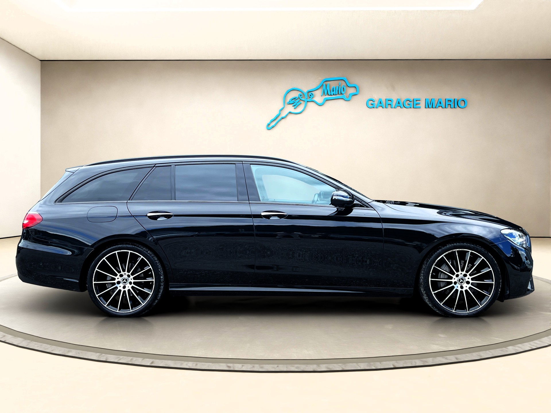 MERCEDES-BENZ E 220 d T 4Matic❗AMG Line❗9G-Tronic ✅CH-Fahrzeug aus 1. Hand mit einer TOP-Ausstattung✅-image-3