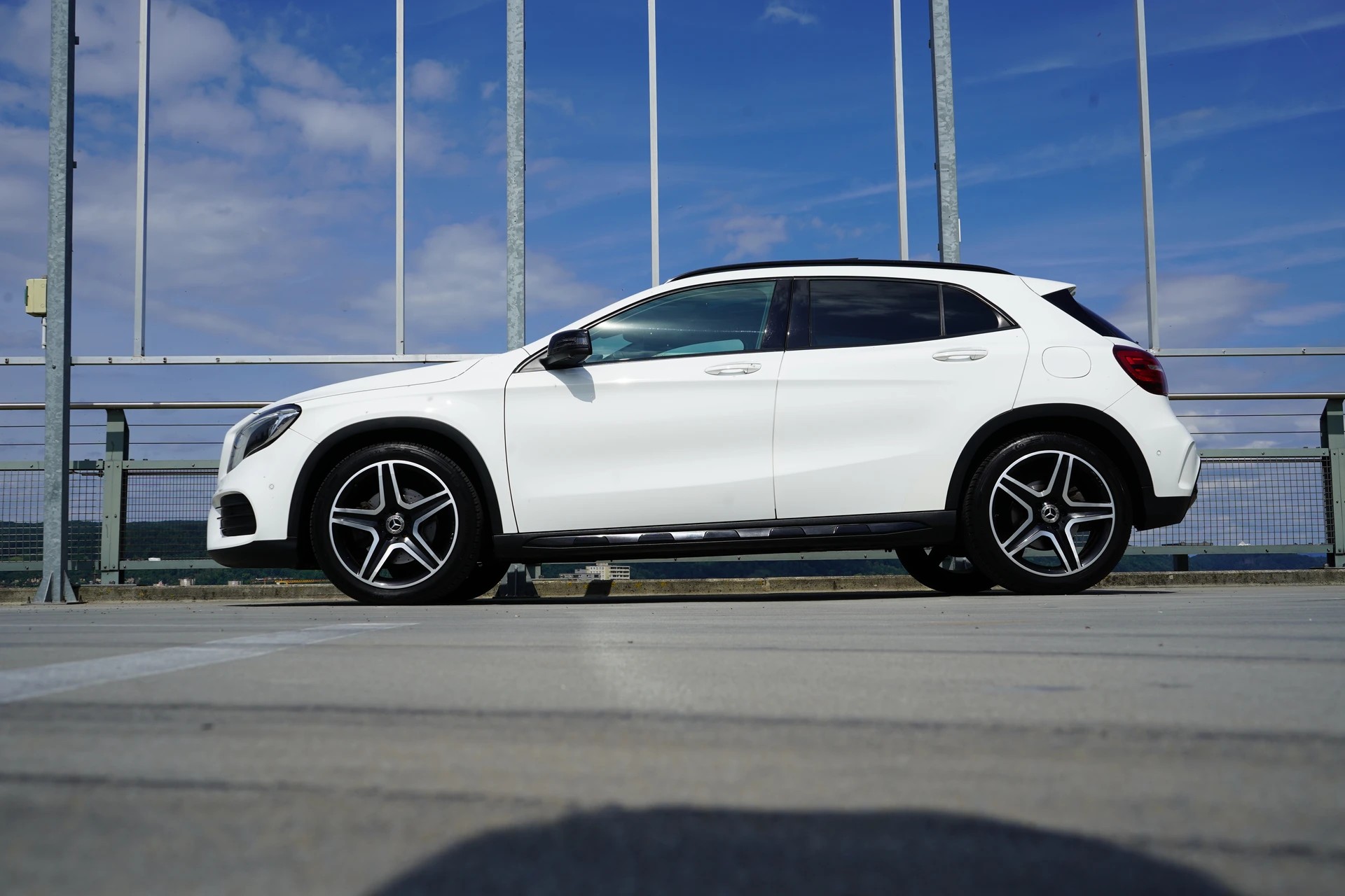 MERCEDES-BENZ GLA 250 AMG LINE NIGHT 4MATIC 7G-DCT l 211 PS-image-3