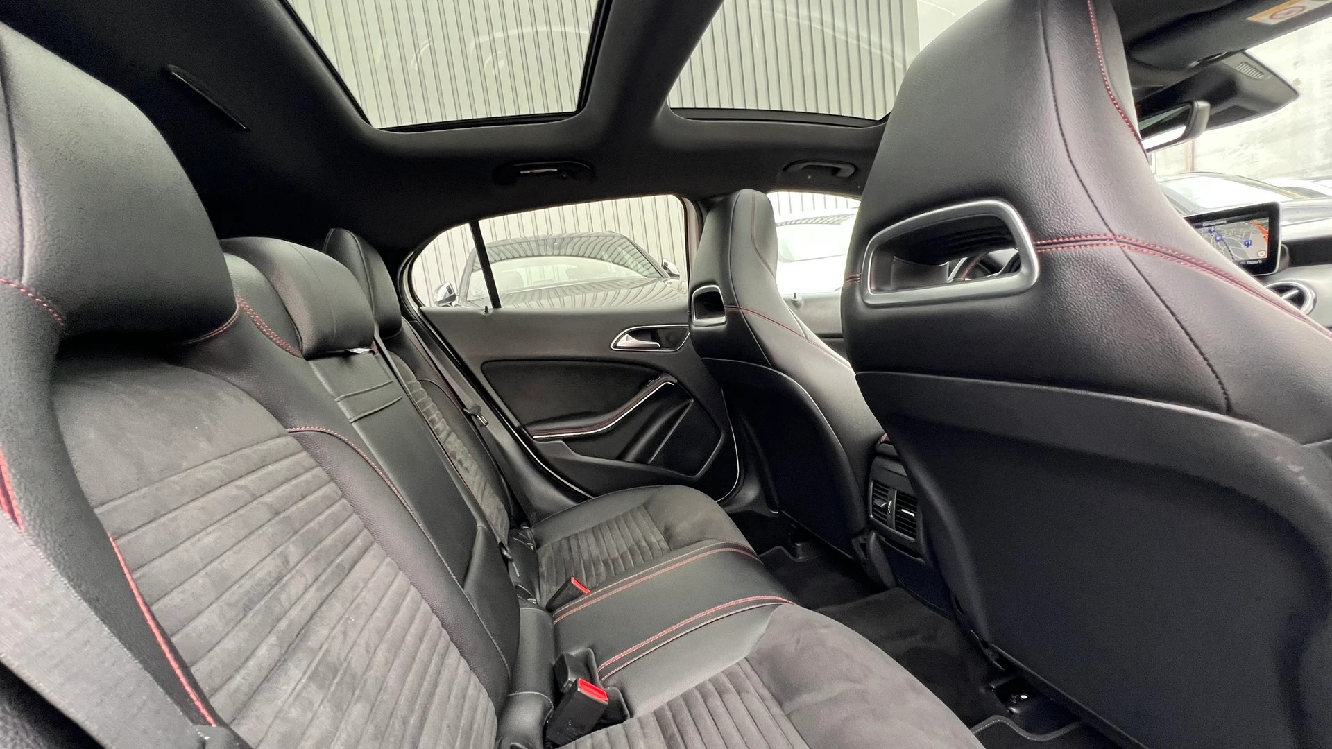 MERCEDES-BENZ GLA 250 AMG LINE NIGHT 4MATIC 7G-DCT l 211 PS-image-26