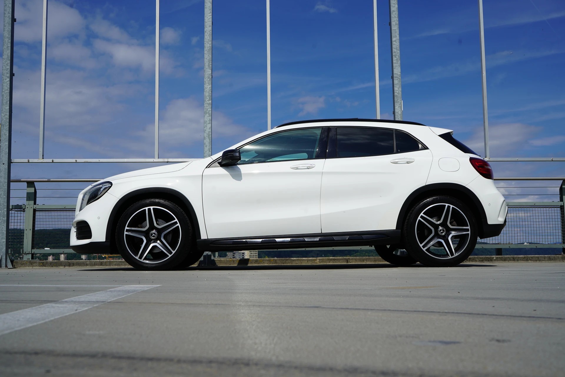 MERCEDES-BENZ GLA 250 AMG LINE NIGHT 4MATIC 7G-DCT l 211 PS-image-1
