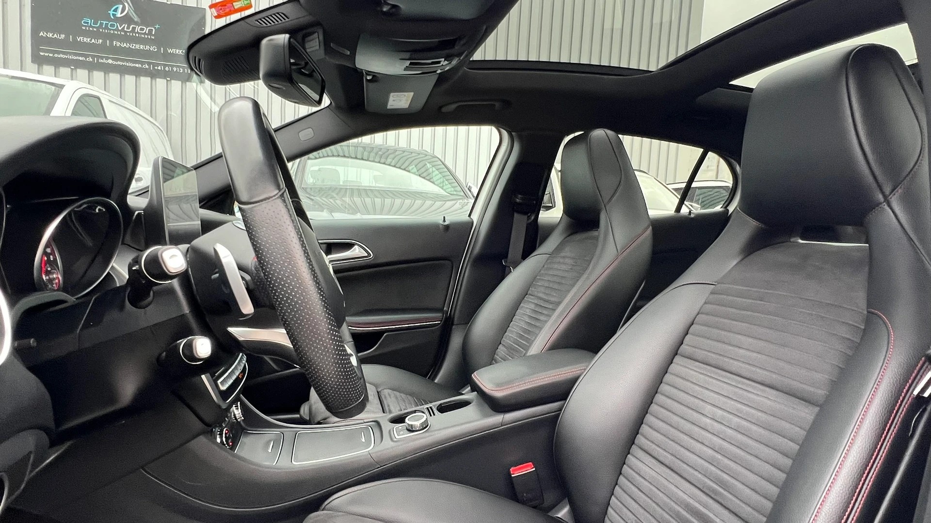 MERCEDES-BENZ GLA 250 AMG LINE NIGHT 4MATIC 7G-DCT l 211 PS-image-23