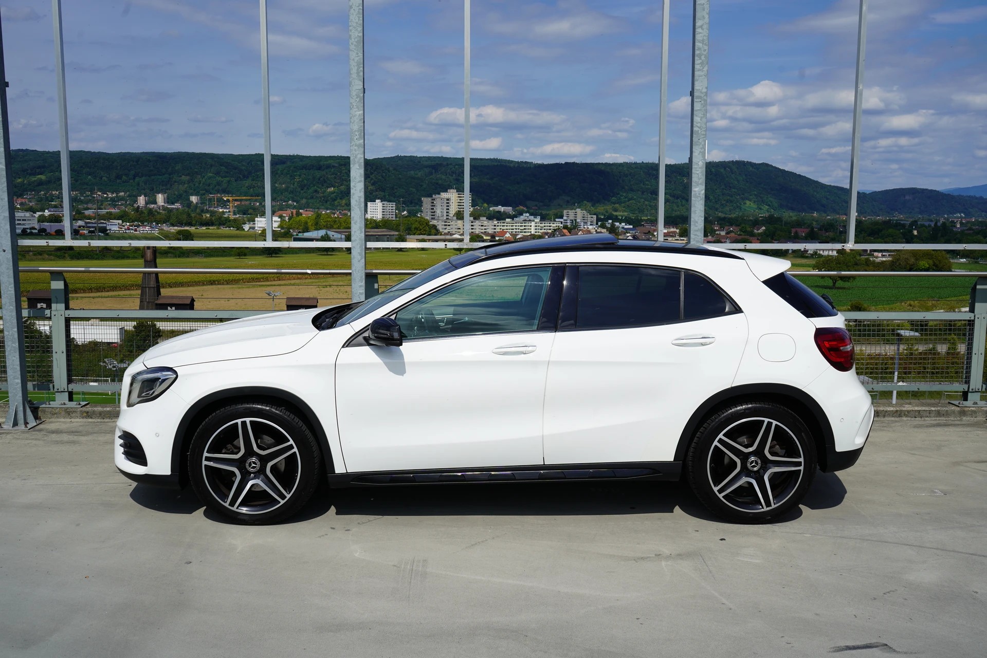 MERCEDES-BENZ GLA 250 AMG LINE NIGHT 4MATIC 7G-DCT l 211 PS-image-5