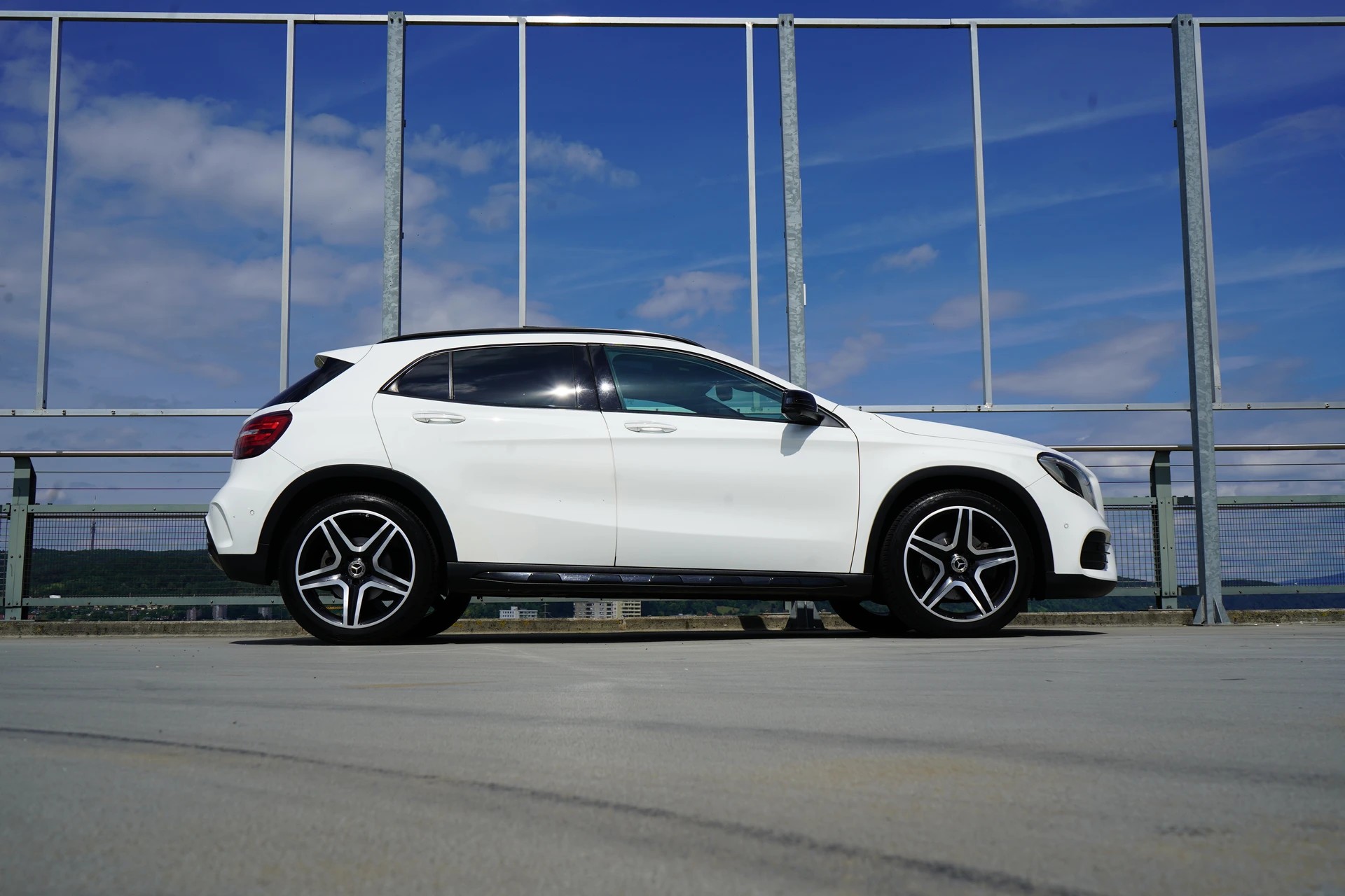MERCEDES-BENZ GLA 250 AMG LINE NIGHT 4MATIC 7G-DCT l 211 PS-image-0