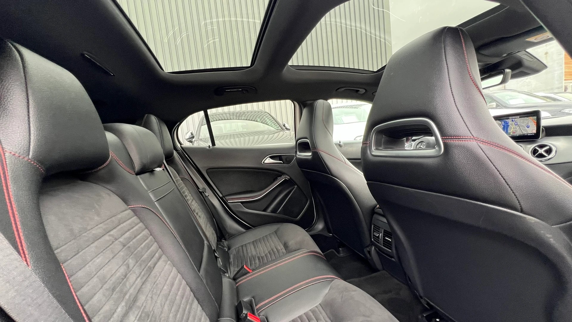 MERCEDES-BENZ GLA 250 AMG LINE NIGHT 4MATIC 7G-DCT l 211 PS-image-28