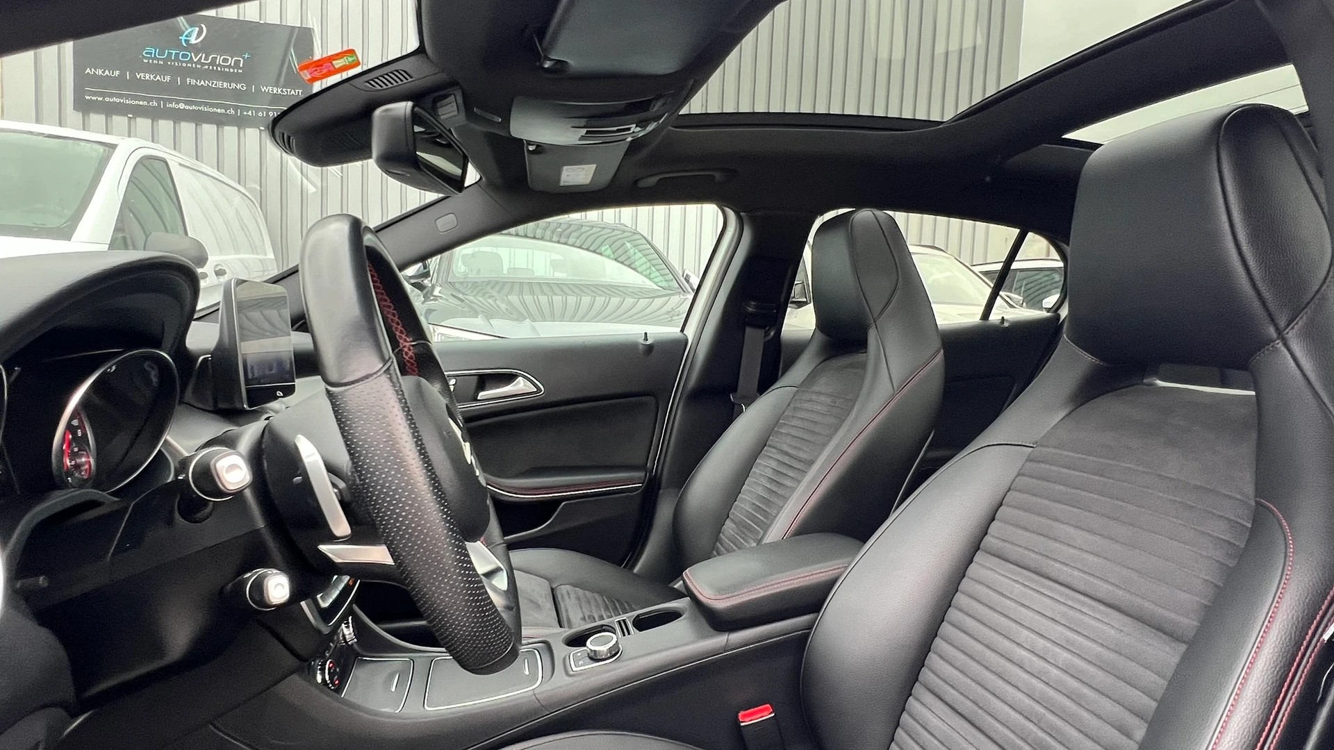 MERCEDES-BENZ GLA 250 AMG LINE NIGHT 4MATIC 7G-DCT l 211 PS-image-25