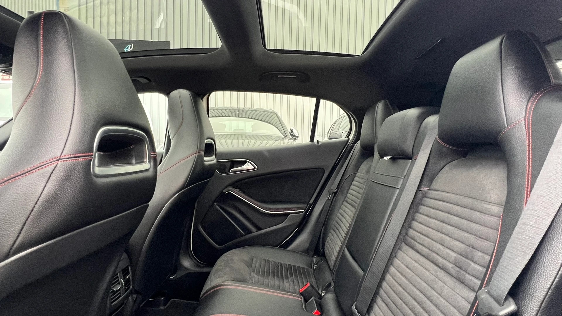 MERCEDES-BENZ GLA 250 AMG LINE NIGHT 4MATIC 7G-DCT l 211 PS-image-27
