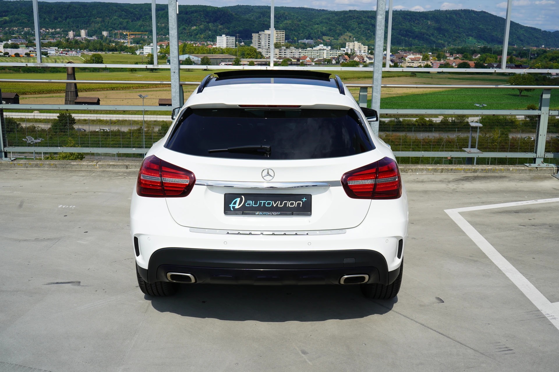 MERCEDES-BENZ GLA 250 AMG LINE NIGHT 4MATIC 7G-DCT l 211 PS-image-16