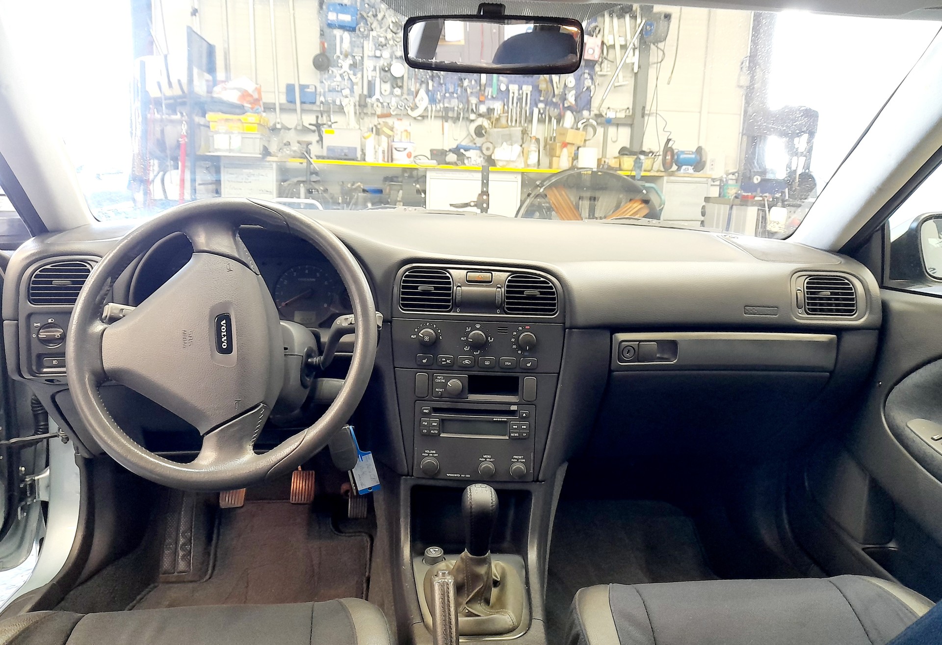 VOLVO V40 T4-image-6