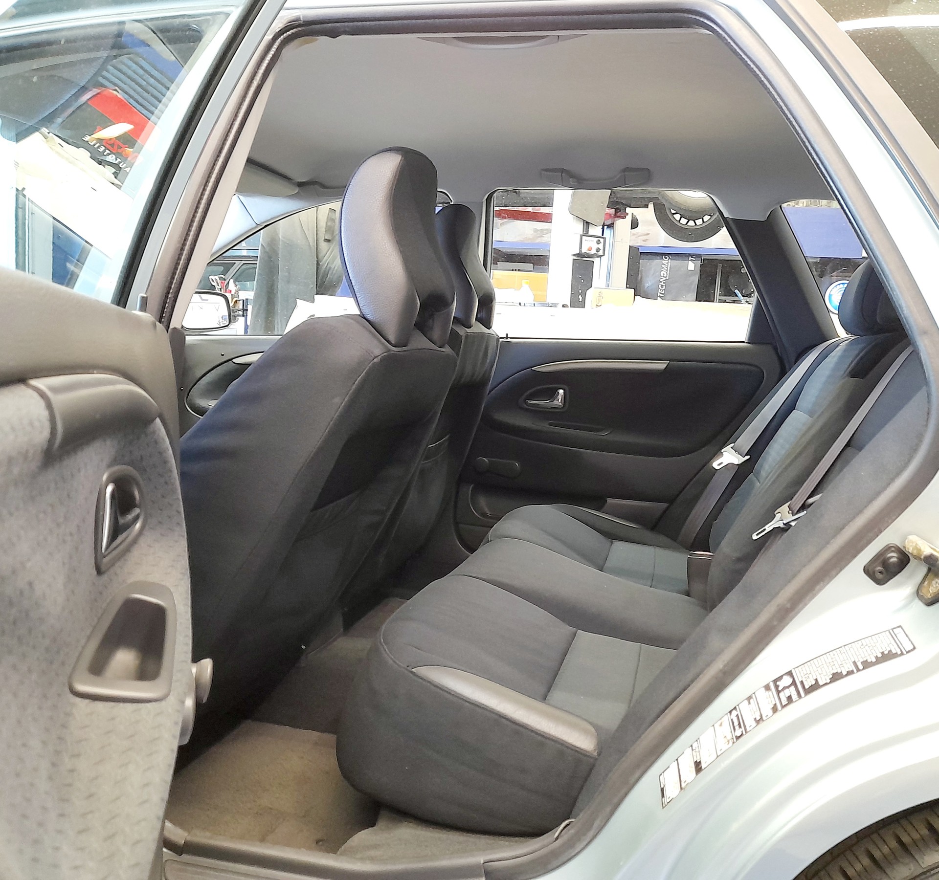 VOLVO V40 T4-image-5