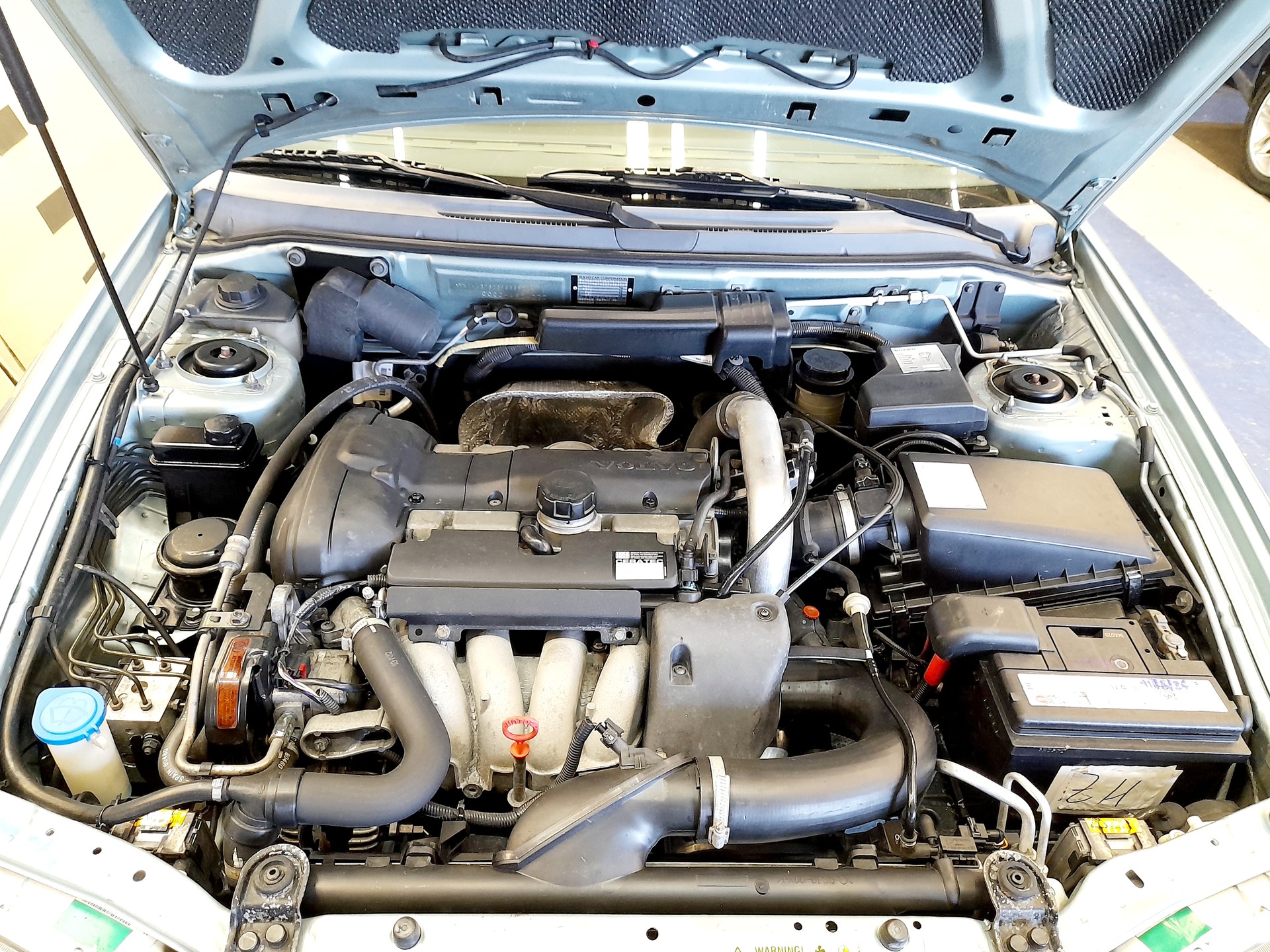 VOLVO V40 T4-image-8