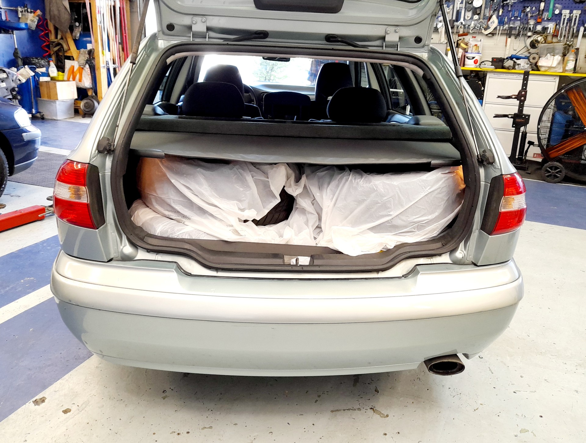VOLVO V40 T4-image-7