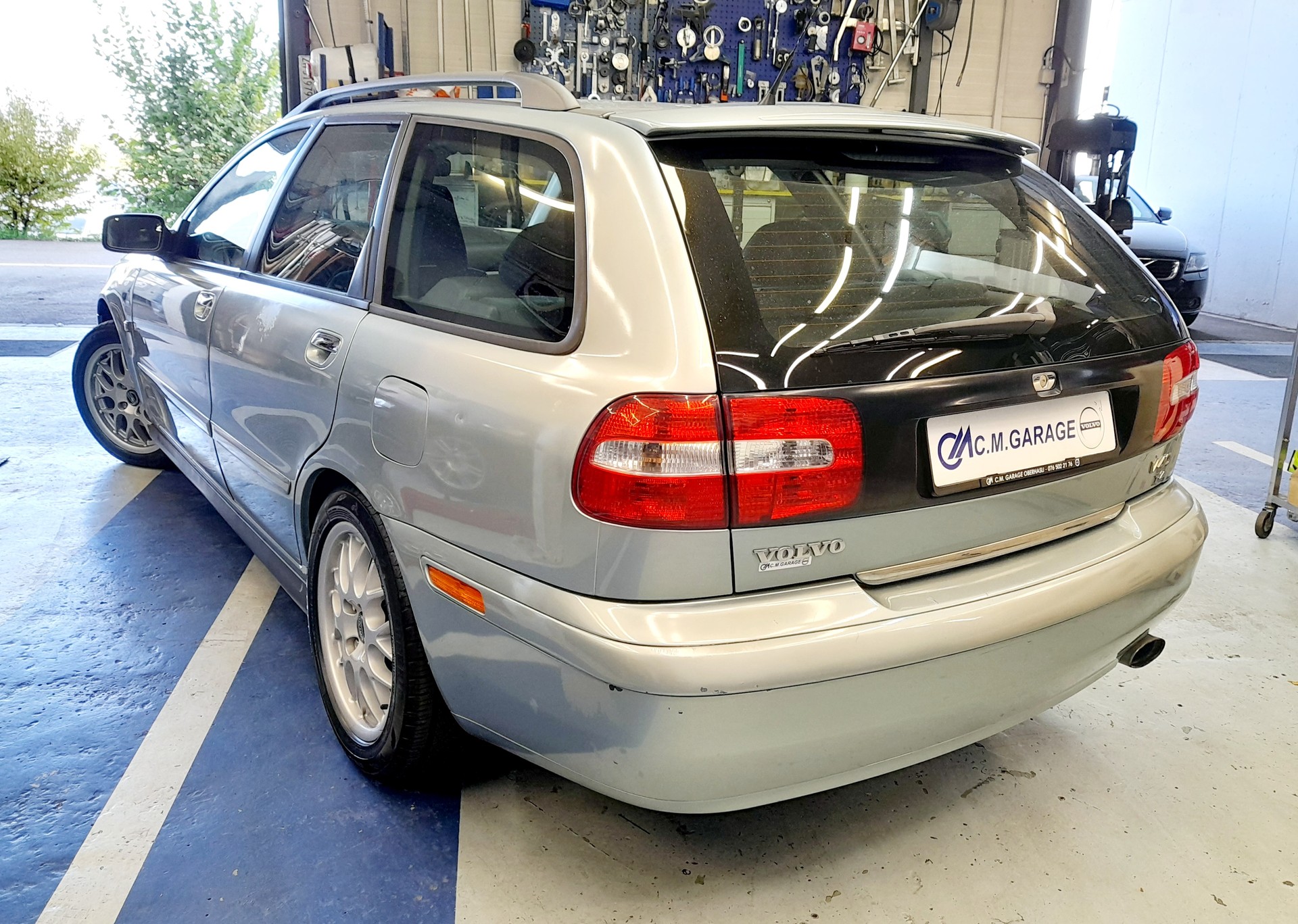 VOLVO V40 T4-image-2